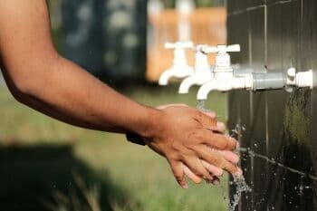 5 Jenis Najis yang Dimaafkan dalam Islam, Ada Darah hingga Muntah