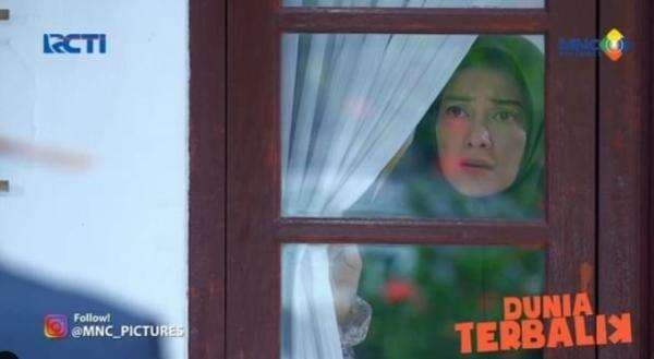 Link Live Streaming Dunia Terbalik 4 Juli 2022: Esih Terkejut Ada Mobil Mewah Berhenti di Depan Rumahnya Link Live Streaming Dunia Terbalik 4 Juli 2022: Esih Terkejut Ada Mobil Mewah Berhenti di Depan Rumahnya