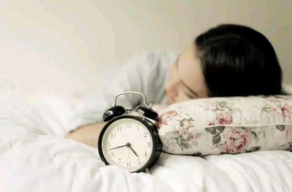 Saat Bangun Tidur Telinga Kok Terasa Sakit, Mungkin Ini Penyebabnya