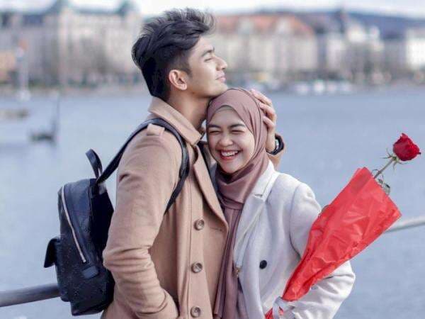 Bela Teuku Ryan Peluk Cewek Lain, Video Lawas Ria Ricis Larang Suami Pegang-pegangan Viral