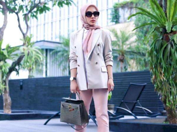 Syahrini Bagikan Video Transisi OOTD, Kancing Blazer Jadi Sorotan: Copot Efek Goyang