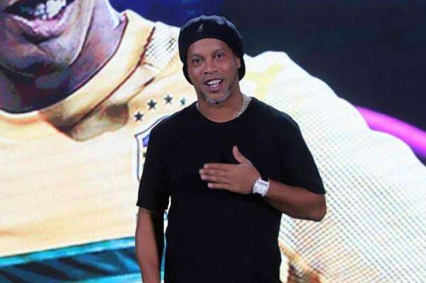 Terpikat Keramahan, Ronaldinho Tertarik Punya Istri dan Berkeluarga Indonesia