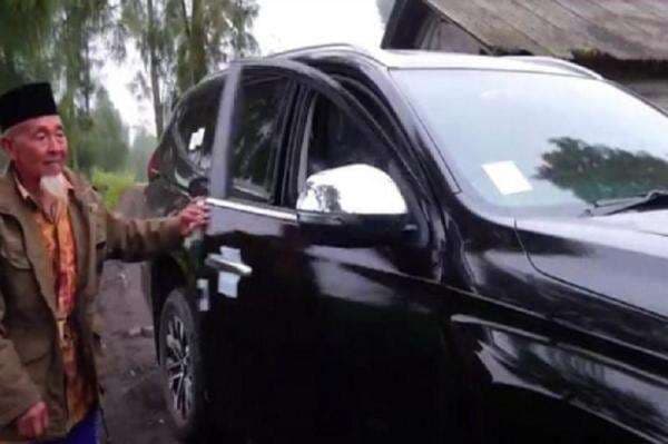 Viral! Rahasia Panjang Umur Mbah Kerto hingga 103 Tahun, Kakek Asal Lumajang yang Beli Mobil Mewah Pakai Uang Sekarung