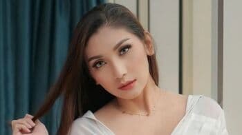 Intip Gaya Baby Margaretha Liburan di Bali, Berenang Pakai Tanktop Bikin Salfok!