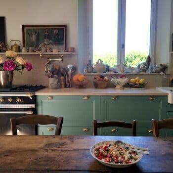 Bawa Nuansa Pedesaan Prancis ke Rumah Anda Lewat Gaya Desain French Country