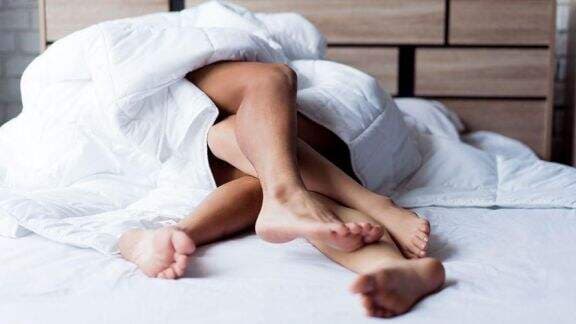 Mau Coba Morning Sex? Begini Tips Seks di Pagi Hari yang Endul