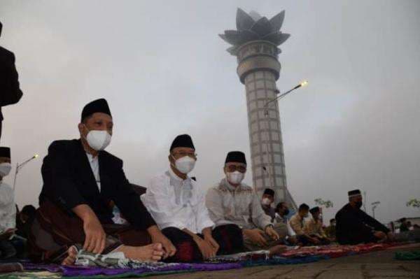 Bupati Banyumas Salat Iduladha di Kawasan Menara Teratai dan Kurban 6 Ekor Sapi