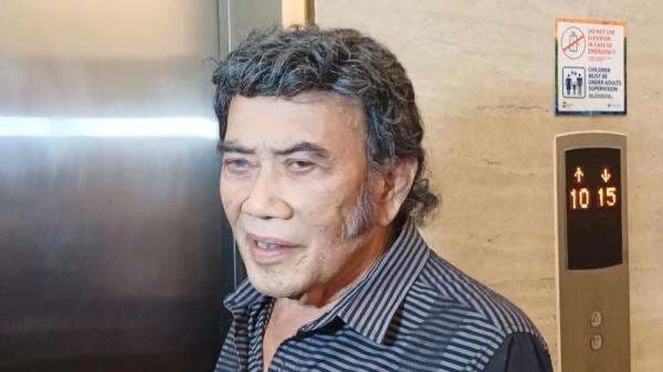 Rhoma Irama Ziarah ke Makam Sepuh Masjid Mampang usai Jadi Khotib, Khusuk Berdoa