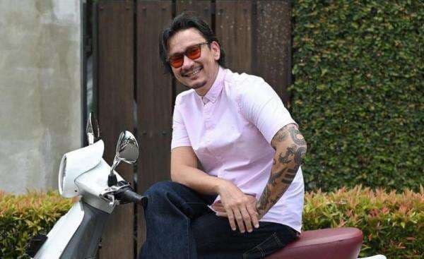 Biodata dan Silsilah Keluarga Vincent Rompies, Presenter Serba Bisa Eks Band Clubeighties Biodata dan Silsilah Keluarga Vincent Rompies, Presenter Serba Bisa Eks Band Clubeighties