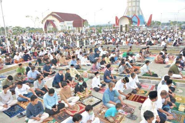 Pertama, Ribuan Warga Banyumas Salat Idul Adha di Menara Teratai Purwokerto