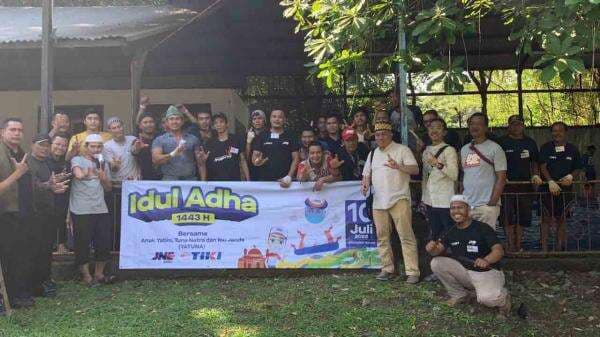 JNE Bagikan 4.000 Daging Hewan Kurban