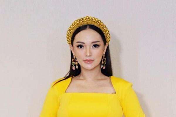 4 OOTD Zaskia Gotik di Panggung Rising Star, Seksi dengan Yellow Dress