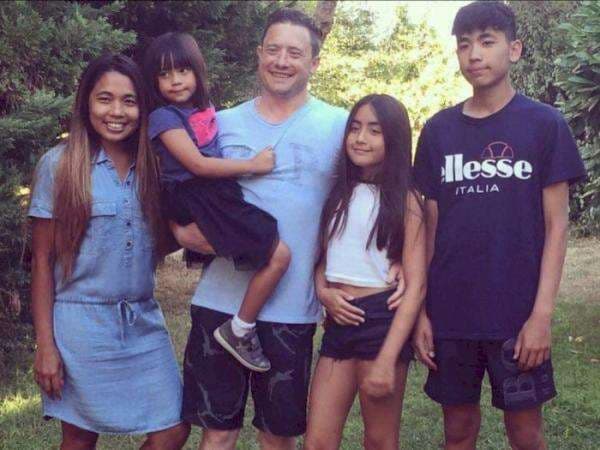 Terkuak! Pria Inggris Ini Bocorkan Alasan Pria Bule Cinta Mati Sama Cewek Indonesia