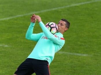 Ini Dia Teknik Menghentikan Bola dalam Permainan Sepak Bola