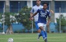 Pelatih Persib Bandung Beri Perlakuan Istimewa untuk Satu Pemain Muda Pelatih Persib Bandung Beri Perlakuan Istimewa untuk Satu Pemain Muda