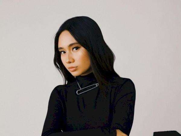 Chord dan Lirik Lagu 'Oceans &amp; Engines' NIKI, Maknanya Bikin Galau!