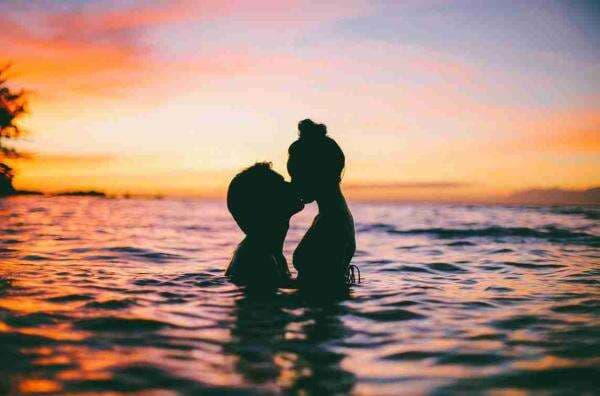 Harus Tahu, Ini Tips Berhubungan Seks di Dalam Air!