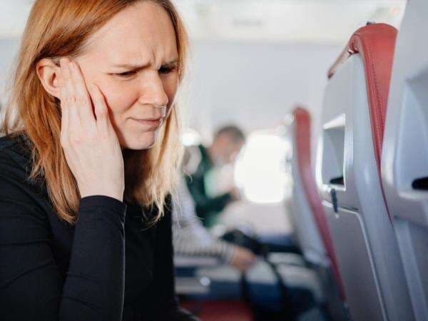Telinga Sering Berdengung Saat Naik Pesawat? Ternyata Ini Penyebabnya! Telinga Sering Berdengung Saat Naik Pesawat? Ternyata Ini Penyebabnya!