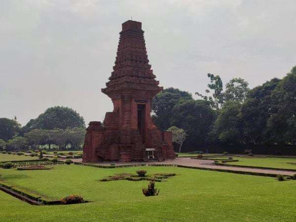 Menelusuri Candi Bajang Ratu, Namanya Diambil dari Anak Kecil! Siapa Itu?