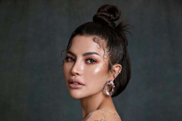 Nikita Mirzani Tampil Cetar dengan Lipstik Nude, Netizen: Keren Nyai, Mirip Artis Hollywood