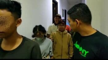 Satpol PP Padang Tangkap 2 Sejoli Tepergok <i>Ngamar</i> di Hotel