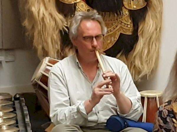 Kisah Simon Cook, Bule Inggris Jago Main Suling Cinta Mati Budaya Indonesia Kisah Simon Cook, Bule Inggris Jago Main Suling Cinta Mati Budaya Indonesia