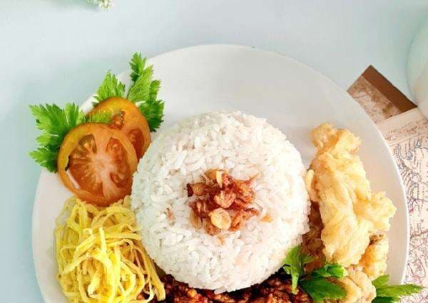 Cek Kalori Sepiring Nasi Uduk, Ternyata Kandungan Lemaknya Bikin Cepat Kenyang