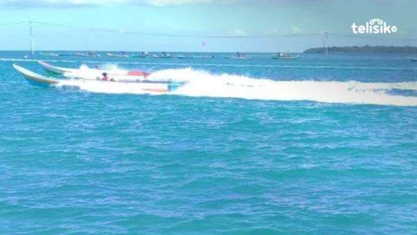 Adu Kecepatan Perahu Ketinting Suku Bajo di Wakatobi Dihadiri Ribuan Masyarakat