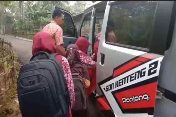 Kisah Perjuangan Guru SDN 2 Kenteng Gunungkidul, Rela Jemput Murid Agar Tak Putus Sekolah