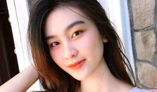 4 Potret Seksi Rosalia Akmareta Karyawati Bank Sultra yang Viral, Bikin Pusing