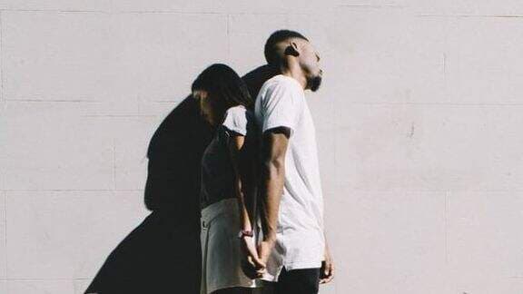 Jangan Menyerah, Ini 4 Cara Menghadapi Pasangan yang Gak Peka