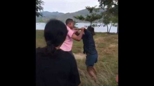 Viral Laki-Laki dan Perempuan Adu Jotos di Larantuka, Dilerai Polisi Berpakaian Preman