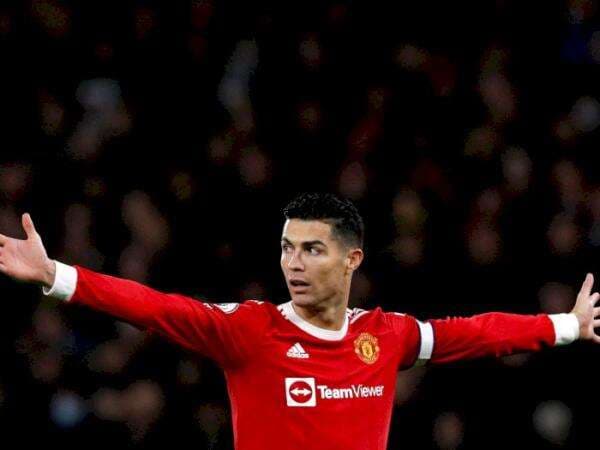 Ronaldo Unggah Foto Nge-Gym Pakai Celana Latihan MU, Kode Bertahan?
