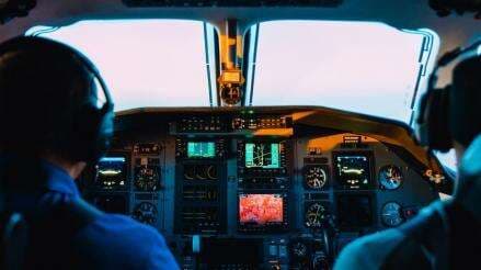 Intip Gaji Masinis KAI dan Pilot Garuda, Beda Jauh?