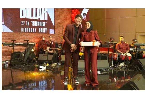 Mengejutkan, di Acara Ulang Tahun Billar, Tiba-tiba Lesti Nyanyi Shopee COD