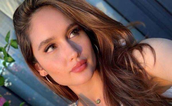 3 Potret Cinta Laura Liburan di Spanyol, Gayanya bak Boneka Barbie