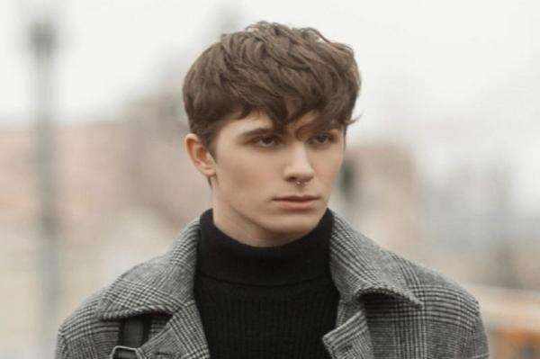 5 Gaya Rambut yang Paling Diminati Pria 2022, dari Undercut hingga Mullet 5 Gaya Rambut yang Paling Diminati Pria 2022, dari Undercut hingga Mullet