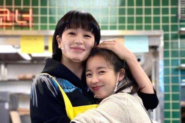 So Sweet! Begini Cara Kim Hye Soo Support sang Sahabat Han Hyo Joo