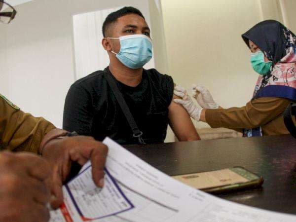 Naik Transportasi Umum Wajib Booster Mulai Hari Ini