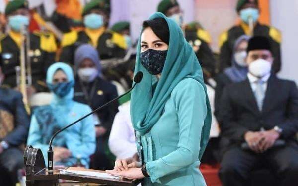 10 Artis Indonesia yang Jadi Istri Pejabat Negara, dari Arumi Bachsin hingga Chacha Frederica