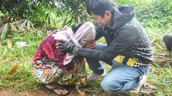 Dedi Mulyadi Nangis Bertemu Guru Ngaji di Cibukamanah Purwakarta Ini, Kenapa?