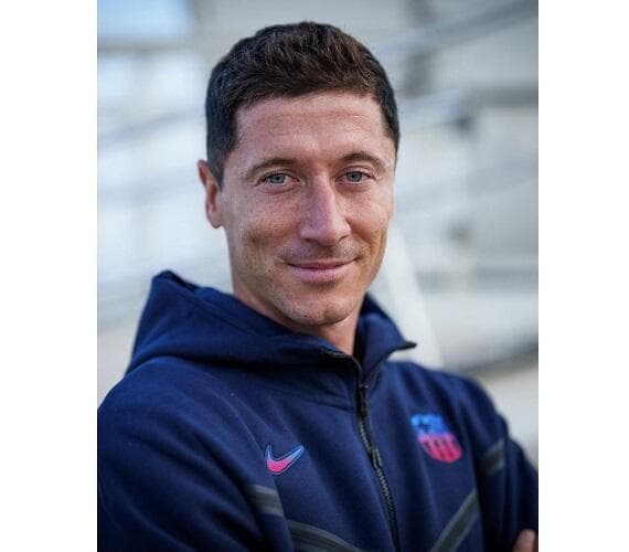 Penuh Senyum! Ini Kalimat Pertama Robert Lewandowski Sapa Fans Barcelona