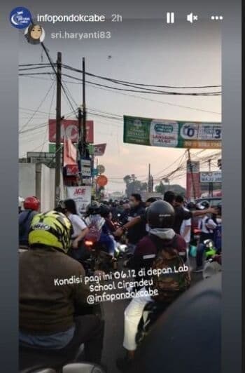 Anak Sekolah Kembali Masuk, Jalanan di Cirendeu Macet Parah