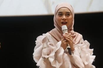 Lirik Lagu dan Chord Gitar <i>Sekali Seumur Hidup</i> - Lesti Kejora