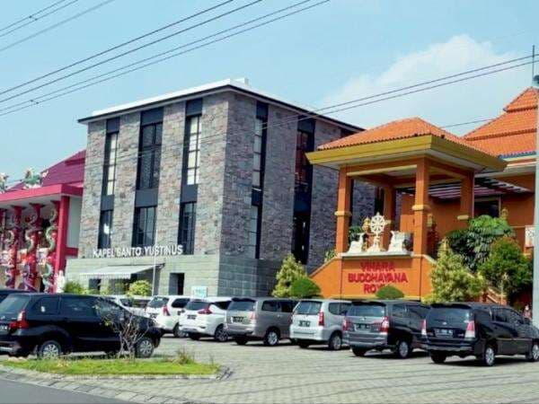 Indahnya Toleransi, 6 Rumah Ibadah Berdampingan di Kota Ini