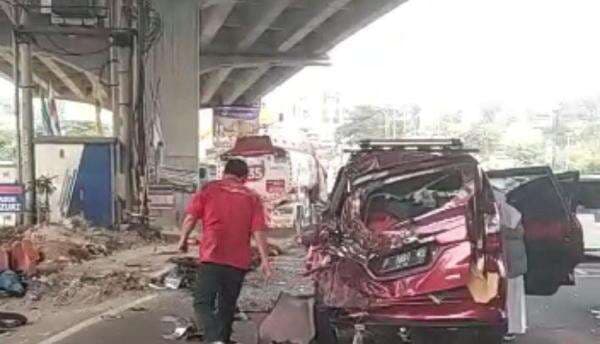 Mengerikan, Penampakan Truk Tangki Pertamina Tabrak Sejumlah Kendaraan di Cibubur