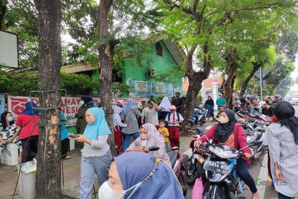 Hari Pertama Anak Masuk Sekolah, Emak-Emak Bikin Grup WhatsApp