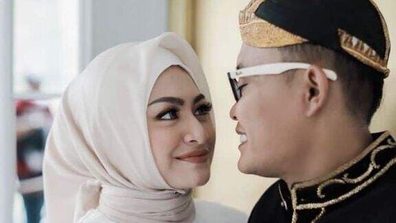 Pamer `Ritual` di Ranjang dengan Nathalie Holscher Sebelum Digugat Cerai, Sule: Malam Jumat Guys! Pamer `Ritual` di Ranjang dengan Nathalie Holscher Sebelum Digugat Cerai, Sule: Malam Jumat Guys!