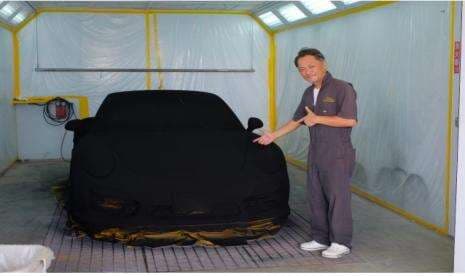 Penampakan Mobil Porsche dengan Warna Paling Hitam