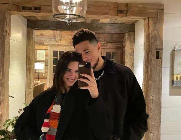 Kendall Jenner dan Devin Booker Jalan Bareng Lagi, Mesra Hadiri Pernikahan Teman